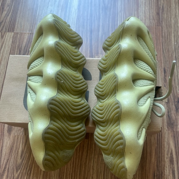 Yeezy 450 made by Adidas - Picture 2 of 7